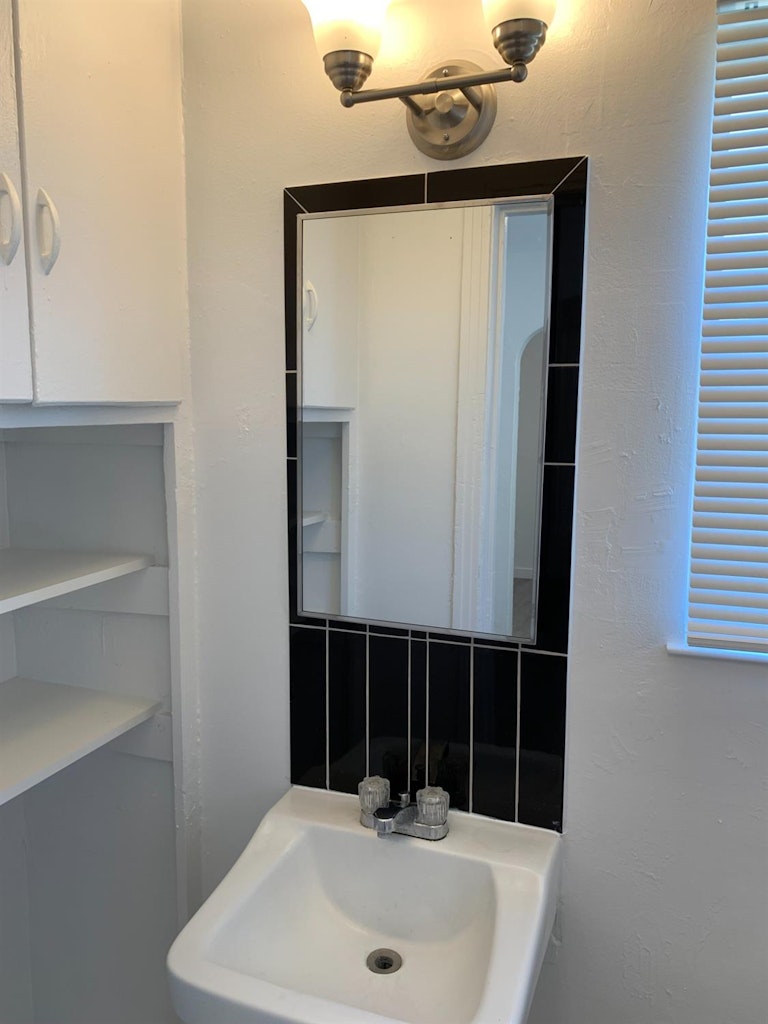 Photo 33 of 69 - 3736 Natoma Way, Sacramento, CA 95838