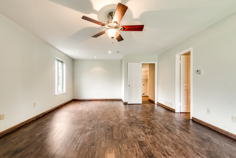 Photo 19 of 30 - 3421 Castle Rock Ln, Garland, TX 75044