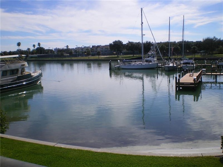 Photo 4 of 9 - 10365 Paradise Blvd #36, Treasure Island, FL 33706
