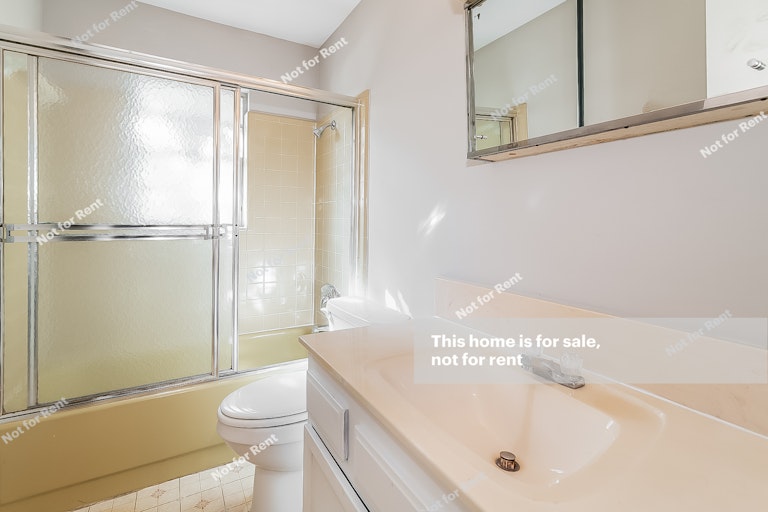 Photo 4 of 25 - 8415 Frost St N, Jacksonville, FL 32221