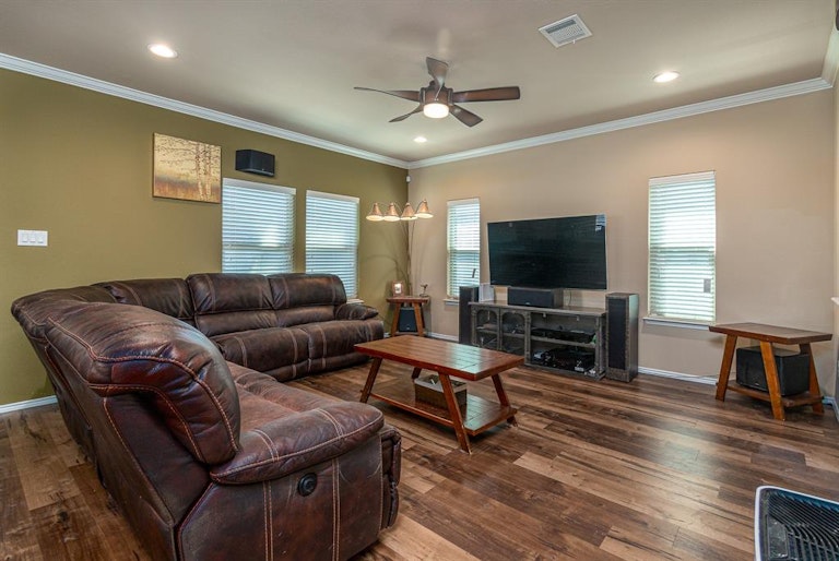 Photo 8 of 29 - 1300 Honeywood Ln, Royse City, TX 75189