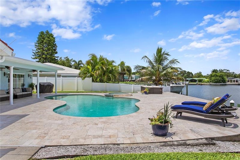 Photo 8 of 52 - 4328 40th St S, Saint Petersburg, FL 33711