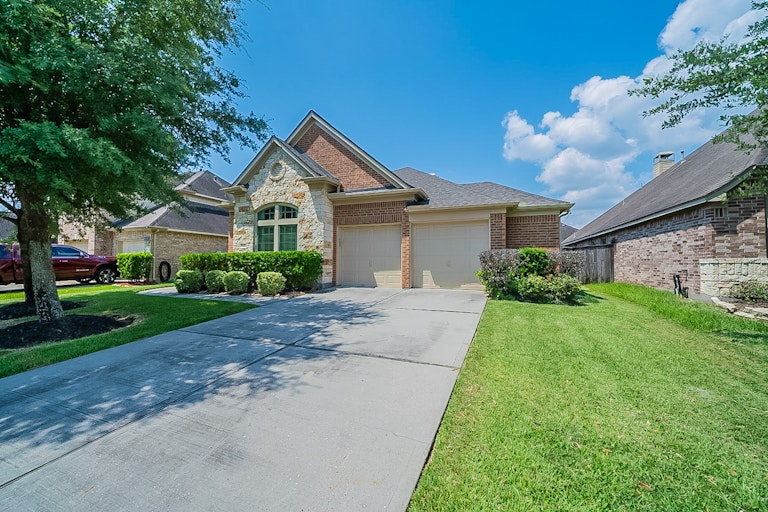 Photo 37 of 37 - 14727 Fountain Stone Ln, Humble, TX 77396