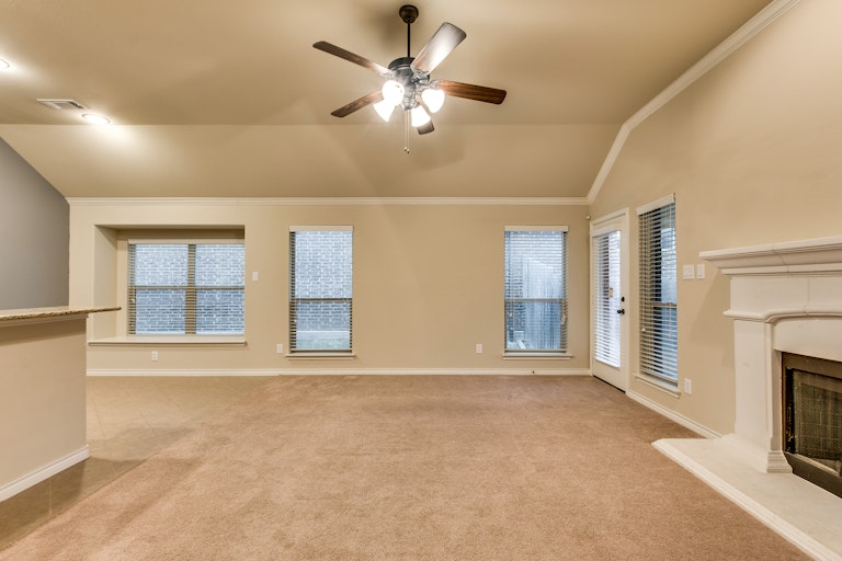 Photo 14 of 28 - 13801 Bluebell Dr, Little Elm, TX 75068