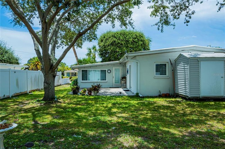 Photo 31 of 35 - 817 Harbor Dr S, Venice, FL 34285