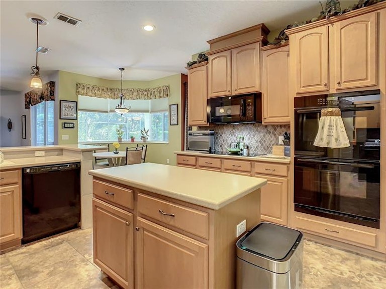 Photo 21 of 69 - 2704 Aloma Oaks Dr, Oviedo, FL 32765