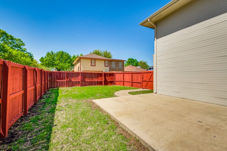 Photo 28 of 28 - 3917 Lois Cir, Rowlett, TX 75088