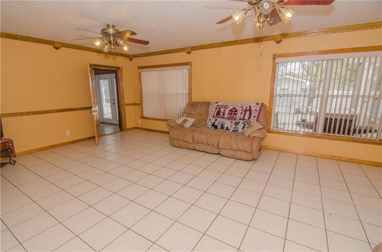 Photo 11 of 25 - 790 N 8th St, Eagle Lake, FL 33839