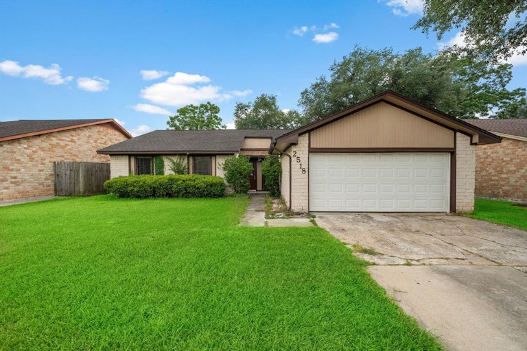 Photo 1 of 20 - 2518 Sage Brush Ln, Sugar Land, TX 77479