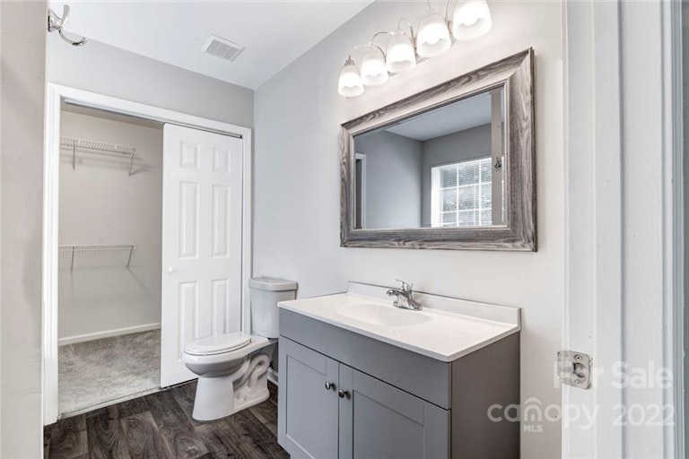 Photo 14 of 18 - 7731 Ivy Hollow Dr, Charlotte, NC 28227