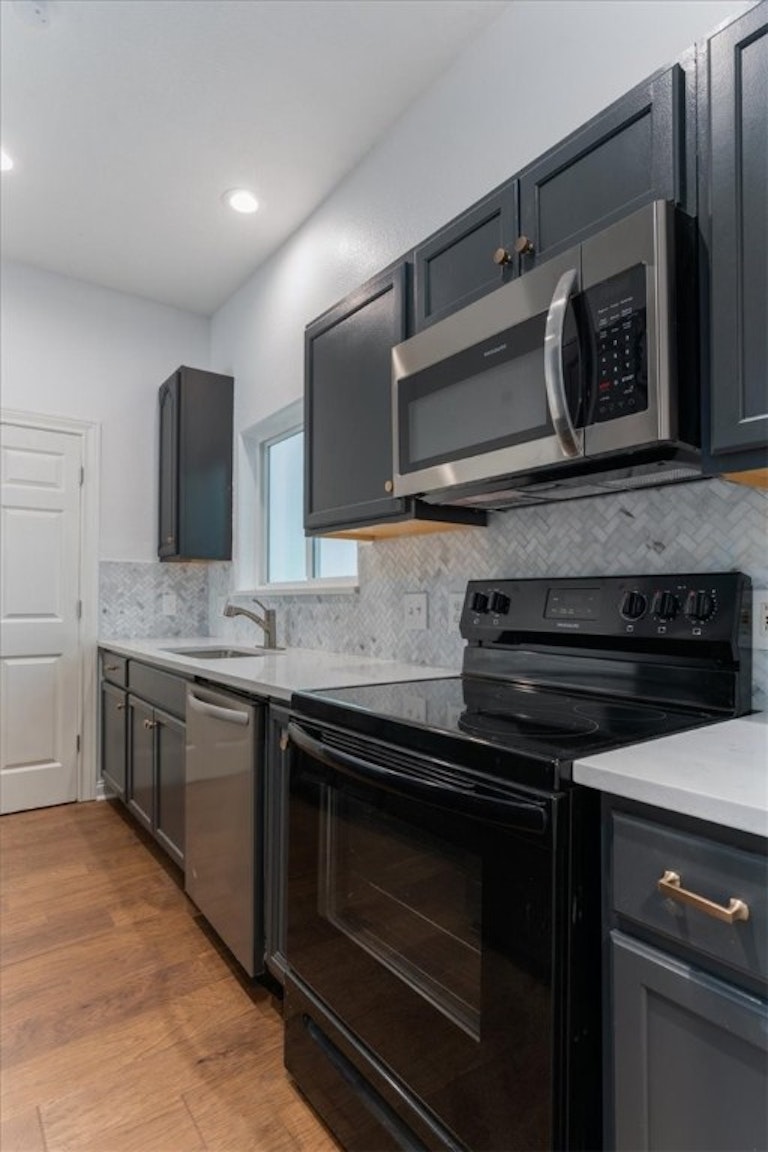 Photo 11 of 34 - 411 Seawind, Lakeway, TX 78734