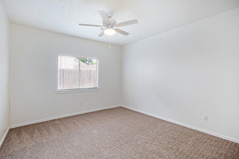 Photo 14 of 17 - 11919 Lakewood Hills Dr, Tomball, TX 77377