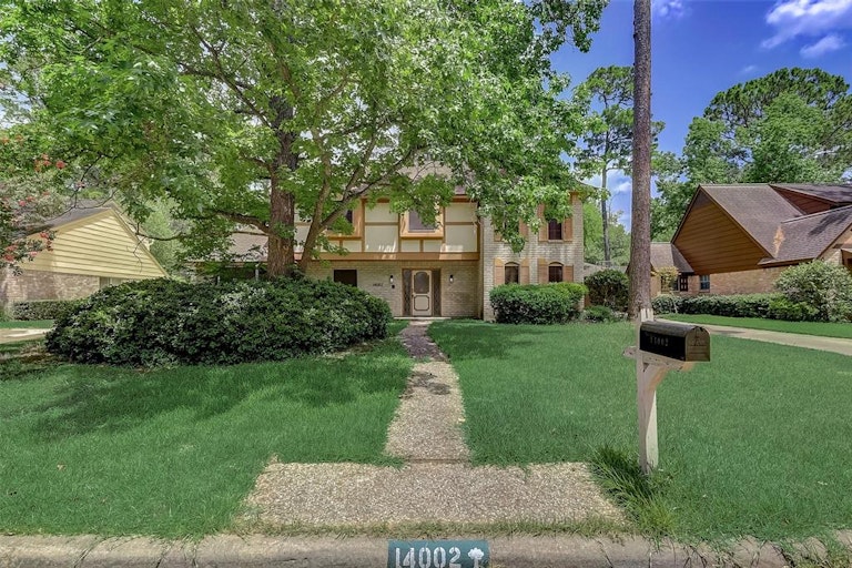 Photo 2 of 46 - 14002 Cedar Point Dr, Houston, TX 77070