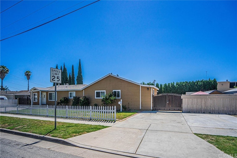 Photo 2 of 3 - 5711 Western Ave, Buena Park, CA 90621