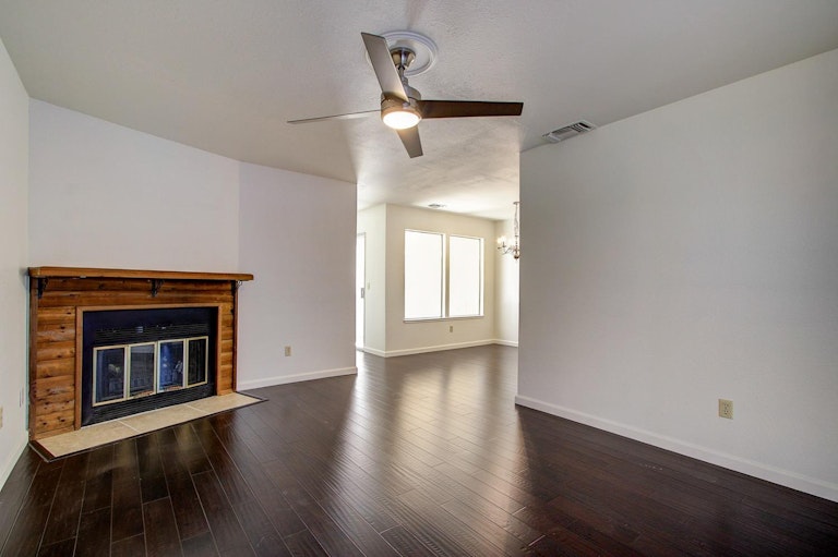 Photo 4 of 20 - 1136 Meadow Gate Dr, Roseville, CA 95661