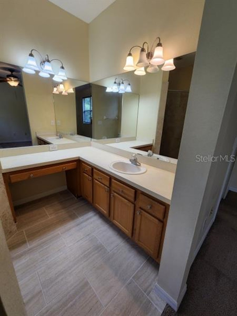 Photo 16 of 71 - 8105 Stone Leaf Ln, Tampa, FL 33647