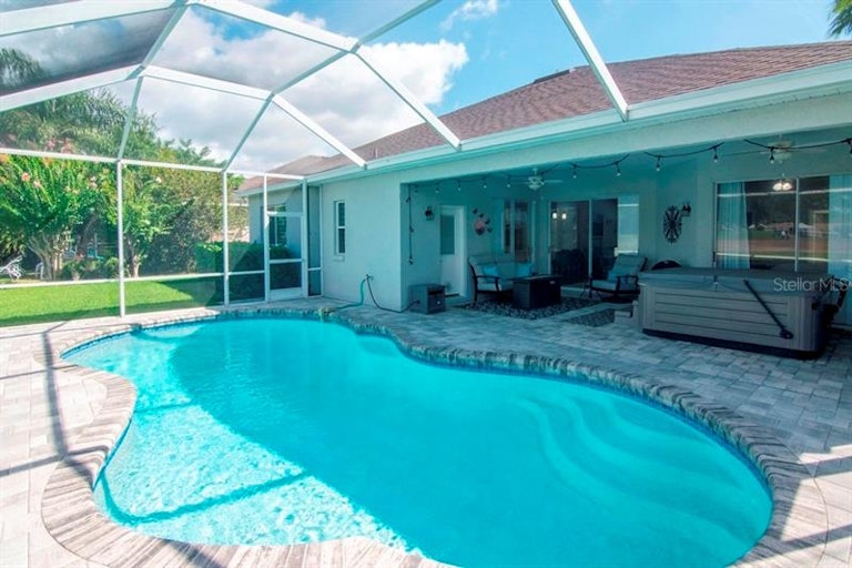 Photo 10 of 72 - 18910 Maisons Dr, Lutz, FL 33558