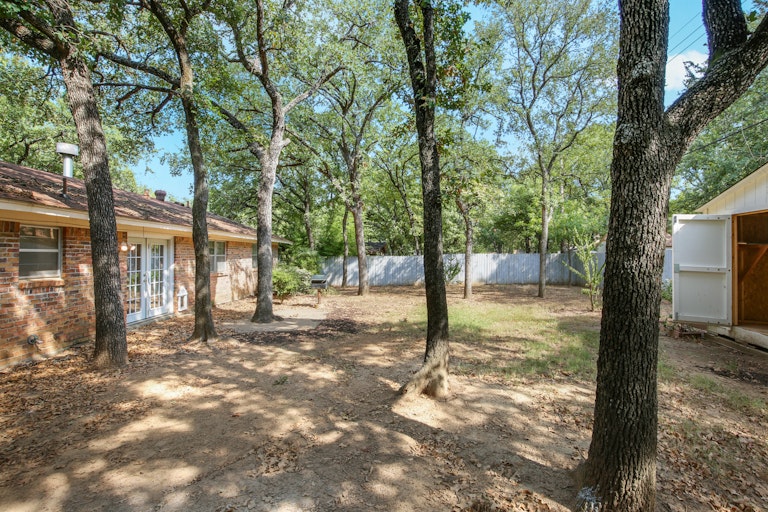 Photo 25 of 25 - 1241 King Dr, Bedford, TX 76022