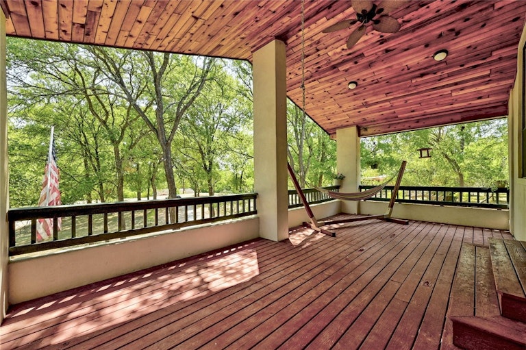Photo 16 of 37 - 126 Deer Run Dr, Cedar Creek, TX 78612