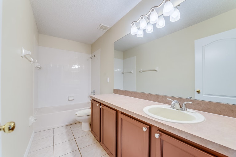 Photo 24 of 28 - 14250 Nottingham Way Cir, Orlando, FL 32828