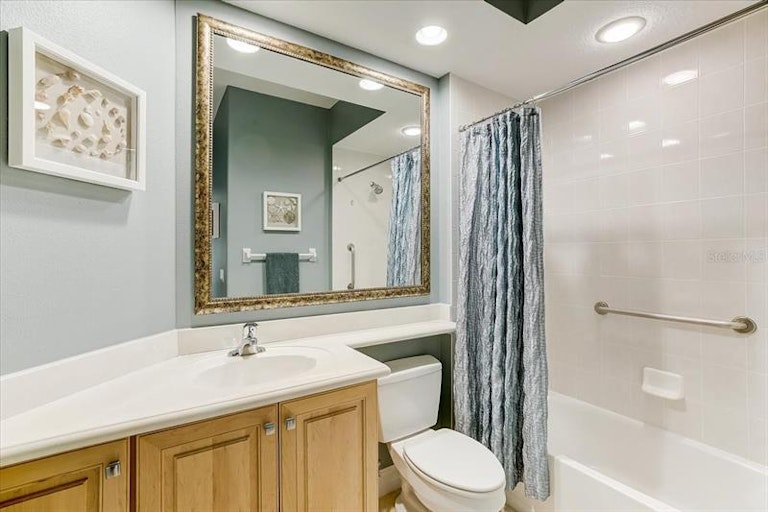 Photo 26 of 53 - 7711 Ashley Cir, Bradenton, FL 34201