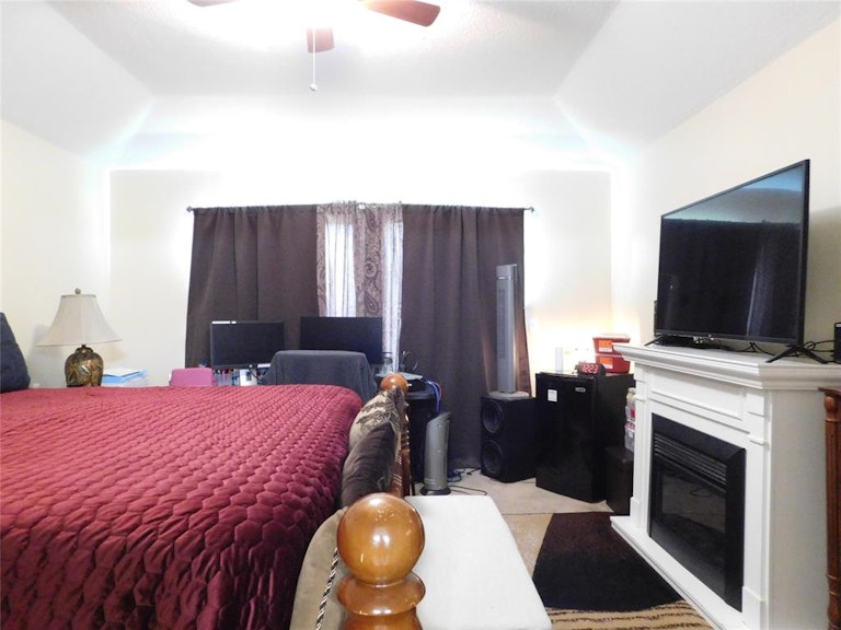 Photo 21 of 25 - 3910 Spring Meadow Dr, Pearland, TX 77584