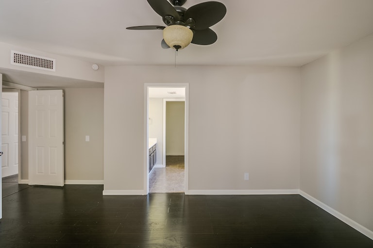 Photo 13 of 26 - 3939 E Waltann Ln, Phoenix, AZ 85032