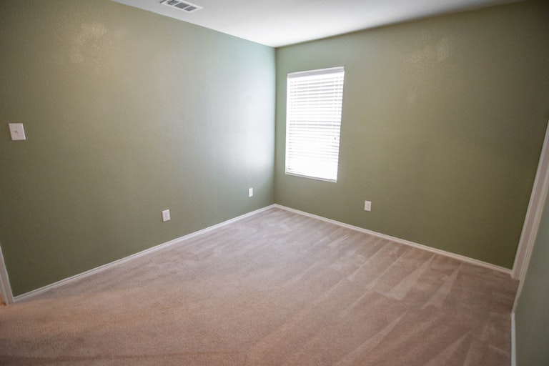 Photo 22 of 37 - 1701 Grassy View Dr, Fort Worth, TX 76131