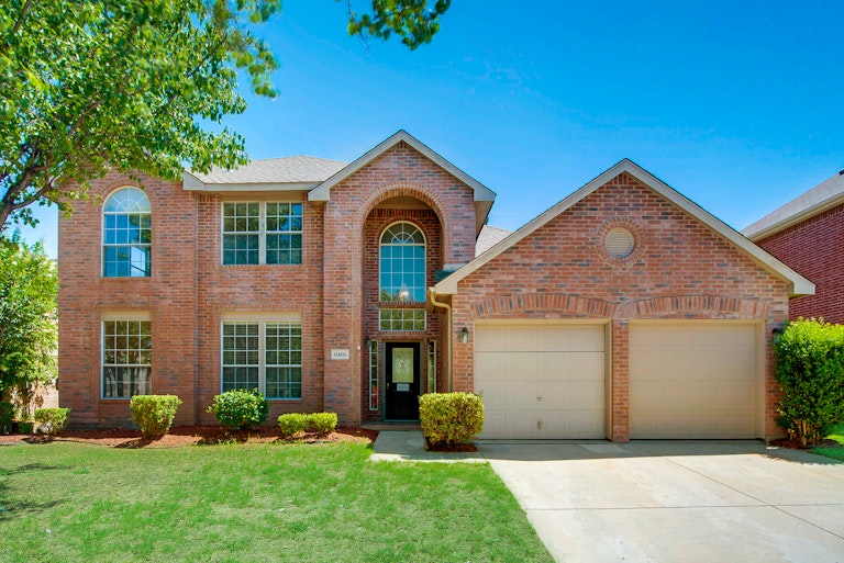 Photo 1 of 27 - 8401 Rain Forest Ln, Fort Worth, TX 76123