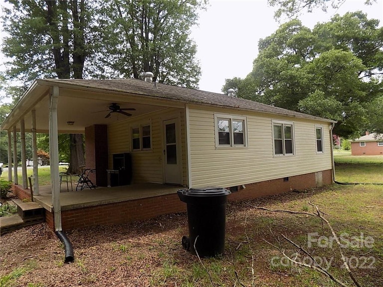 Photo 2 of 9 - 209 Moore Dr, Gastonia, NC 28056