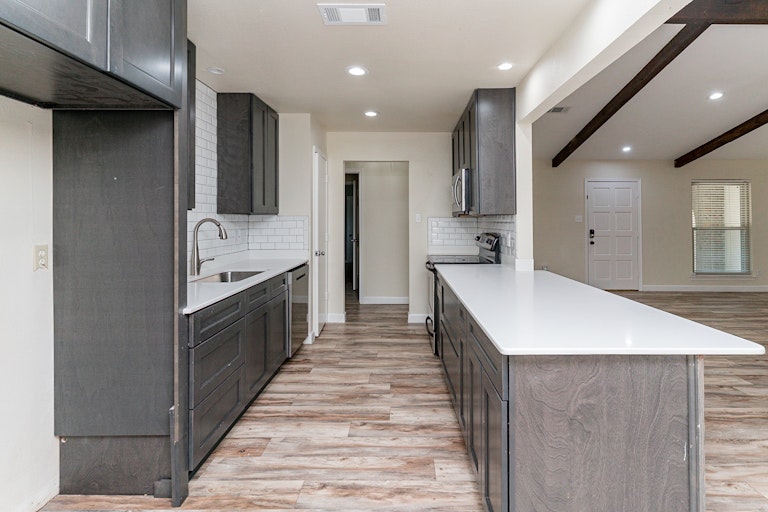 Photo 4 of 21 - 903 Walnut St, Royse City, TX 75189