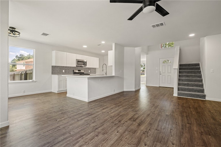 Photo 7 of 16 - 2200 Amy Lynn Ln, Cedar Park, TX 78613
