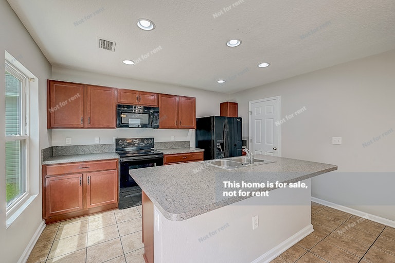 Photo 2 of 26 - 12109 Alexandra Dr, Jacksonville, FL 32218