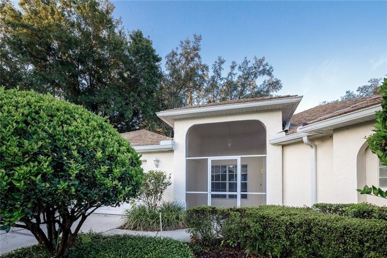 Photo 2 of 29 - 2762 Golf Lake Dr, Plant City, FL 33566