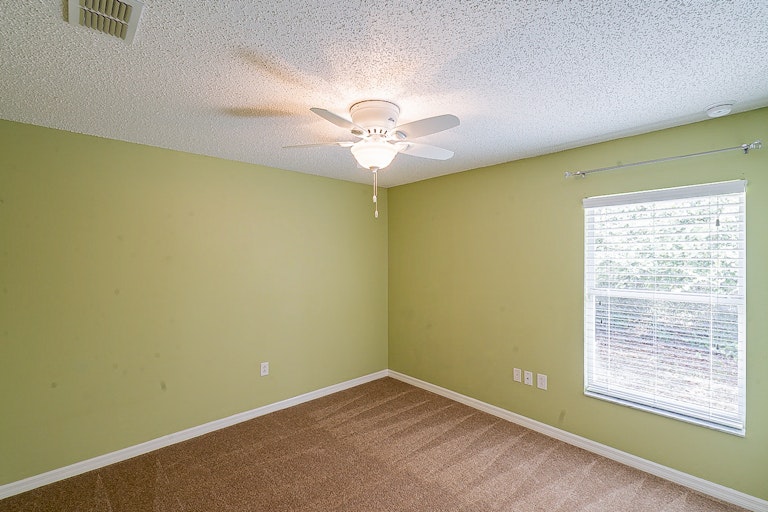 Photo 24 of 29 - 1170 Howland Blvd, Deltona, FL 32738
