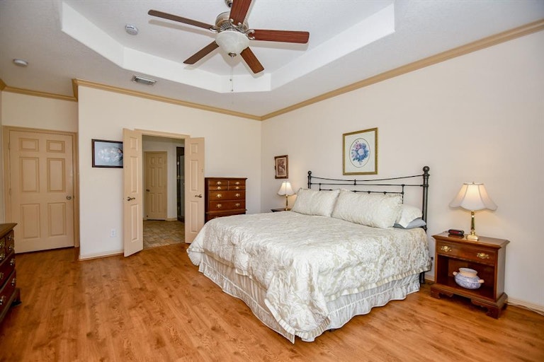 Photo 18 of 34 - 7702 Flax Dr, Houston, TX 77071