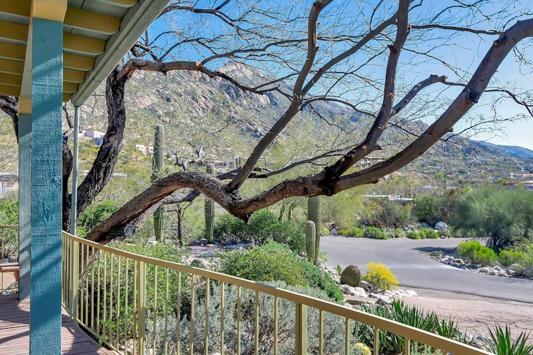 Photo 9 of 30 - 6865 N Columbus Blvd, Tucson, AZ 85718