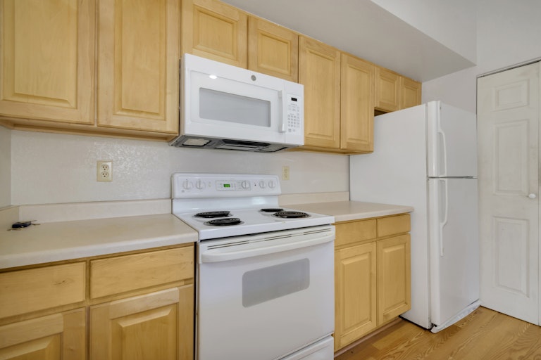 Photo 7 of 17 - 6001 S Yosemite St Unit E205, Greenwood Village, CO 80111
