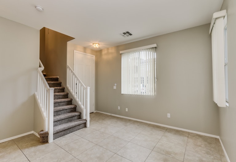Photo 4 of 29 - 1506 E Sonrisas St, Phoenix, AZ 85040