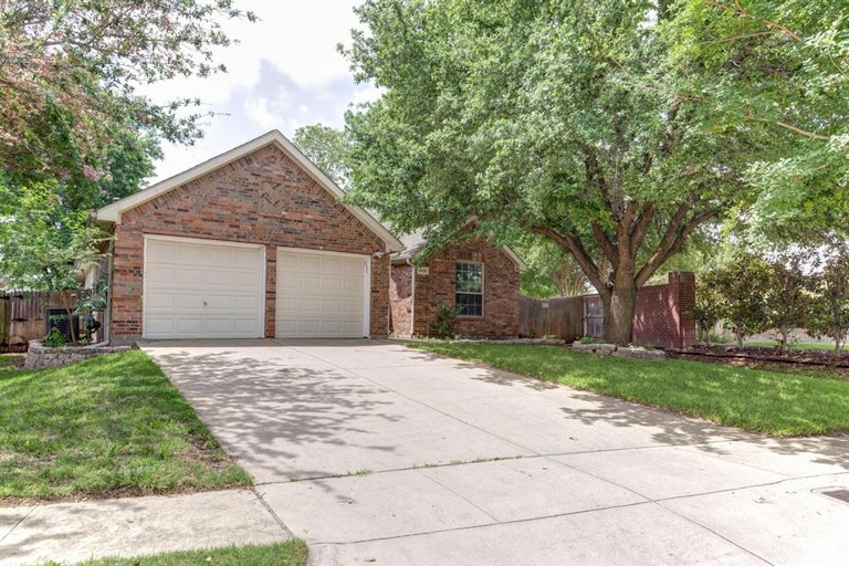 Photo 1 of 21 - 4500 Gila Bend Ln, Fort Worth, TX 76137