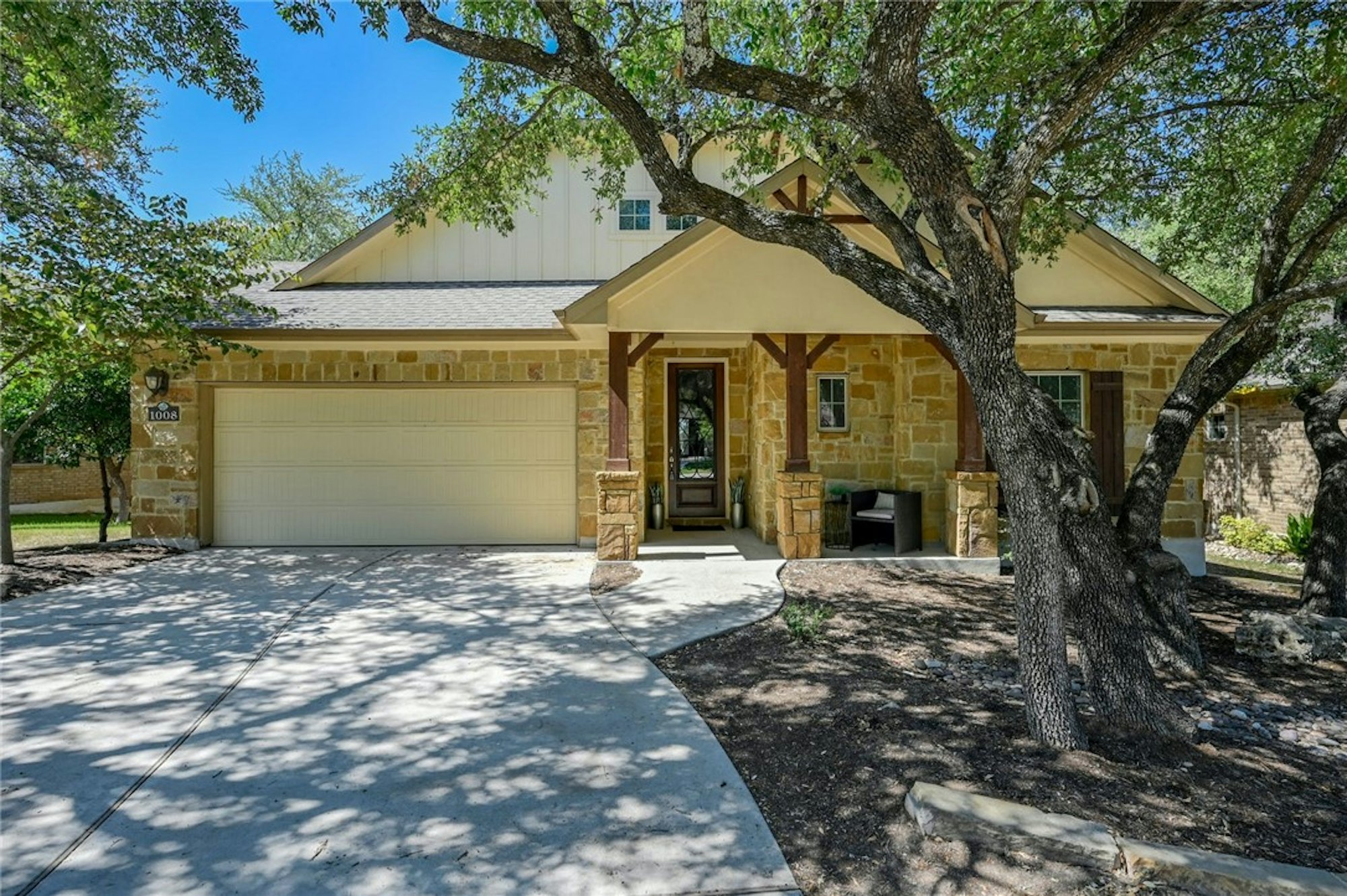 Photo 1 of 31 - 1008 Winding Way Dr, Georgetown, TX 78628