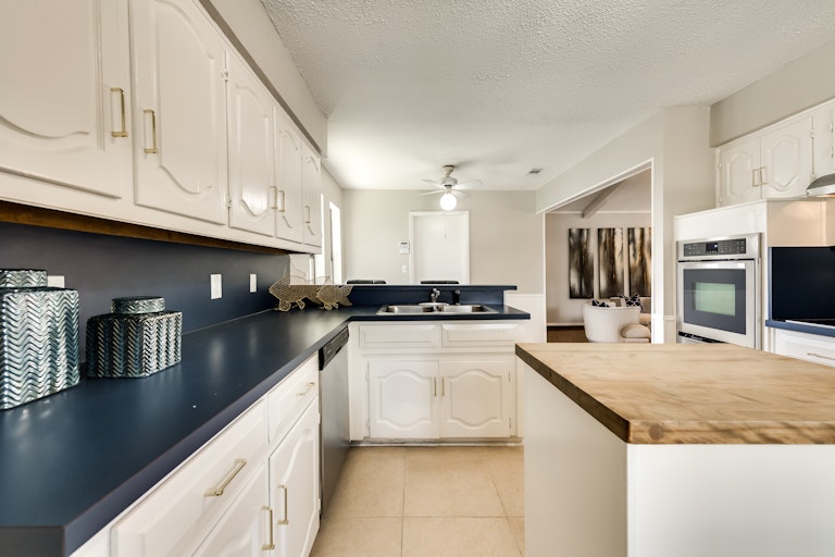 Photo 2 of 26 - 2805 Teakwood Ln, Plano, TX 75075