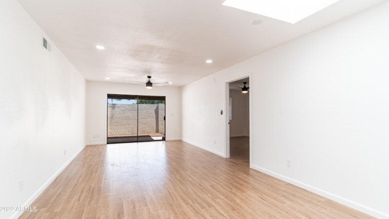 Photo 9 of 26 - 2422 E Villa Maria Dr, Phoenix, AZ 85032