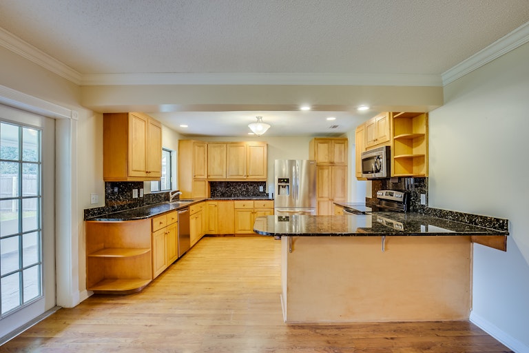 Photo 5 of 19 - 6724 Islander Ln, Tampa, FL 33615