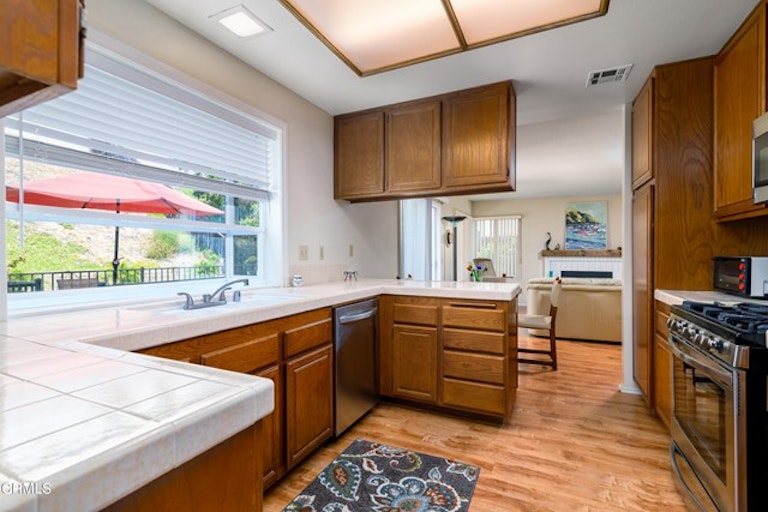 Photo 16 of 25 - 6175 Palomar Cir, Camarillo, CA 93012