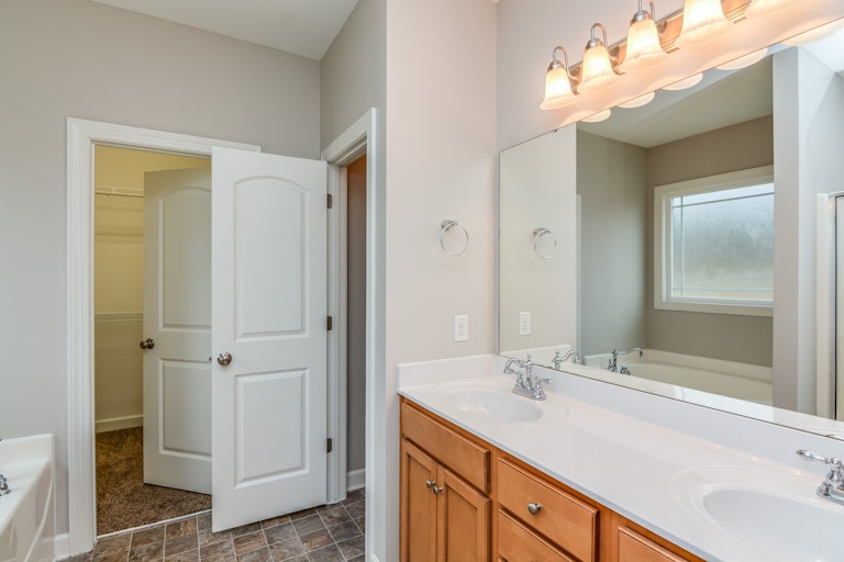 Photo 10 of 27 - 92 Poston Ct, Benson, NC 27504