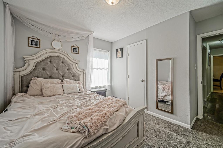 Photo 16 of 20 - 2401 Estate Dr, Deer Park, TX 77536