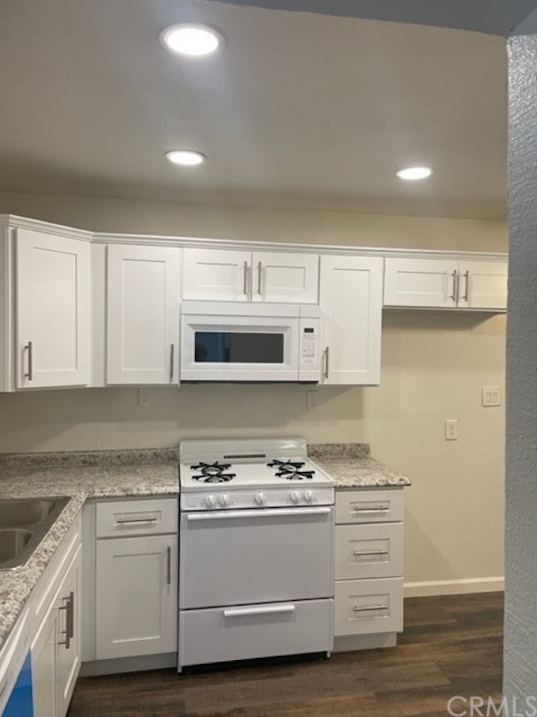 Photo 10 of 24 - 620 E Washington Ave, San Jacinto, CA 92583