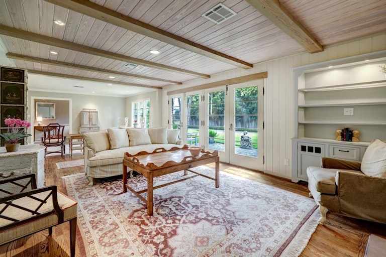 Photo 21 of 47 - 6131 Briar Rose Dr, Houston, TX 77057