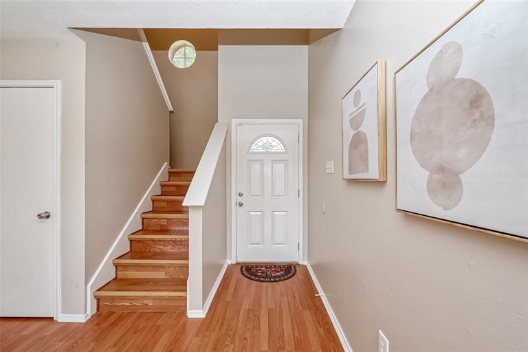 Photo 6 of 42 - 8706 Fondren Village Dr, Houston, TX 77071